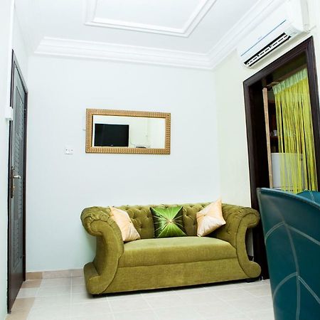 Maxwell Court Apartments Аккра Экстерьер фото
