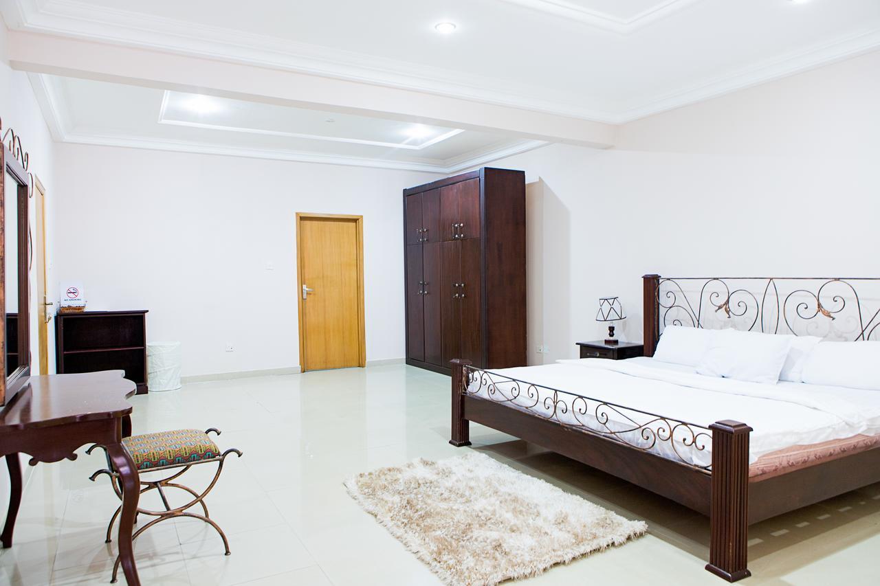 Maxwell Court Apartments Аккра Экстерьер фото